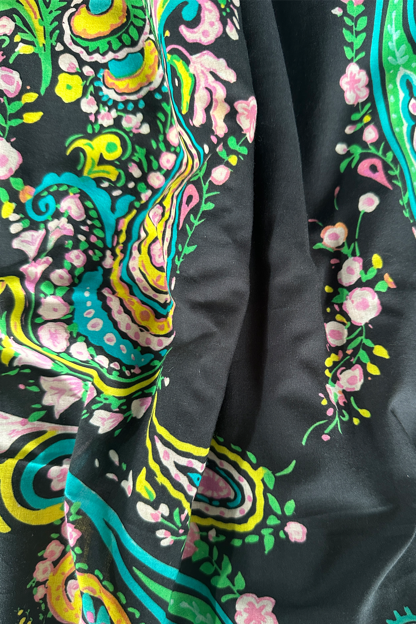 Paisley Paradise Black in Cotton Cambric (1.5 meter)- 973 for the entire piece