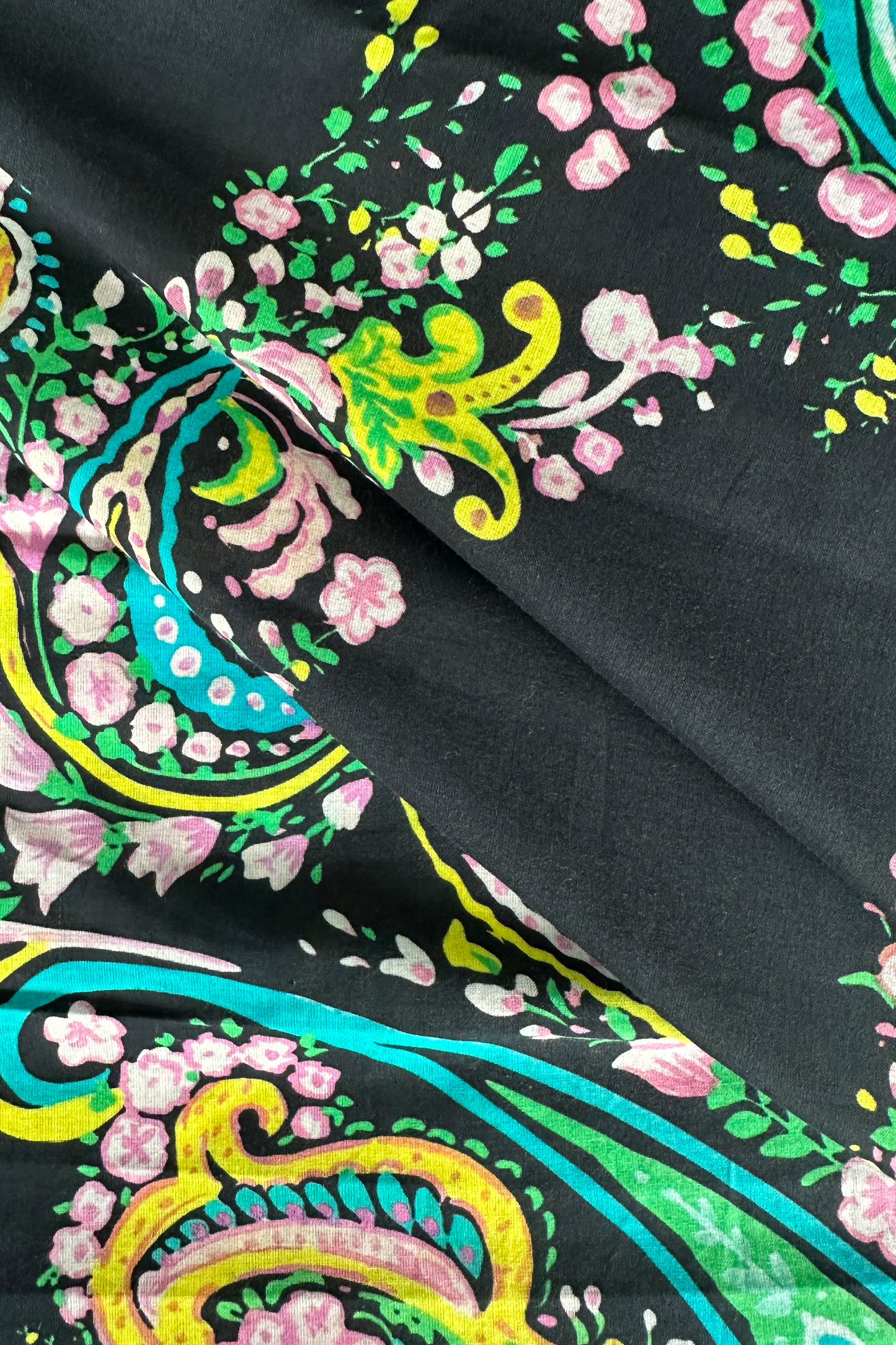 Paisley Paradise Black in Cotton Cambric (1.5 meter)- 973 for the entire piece