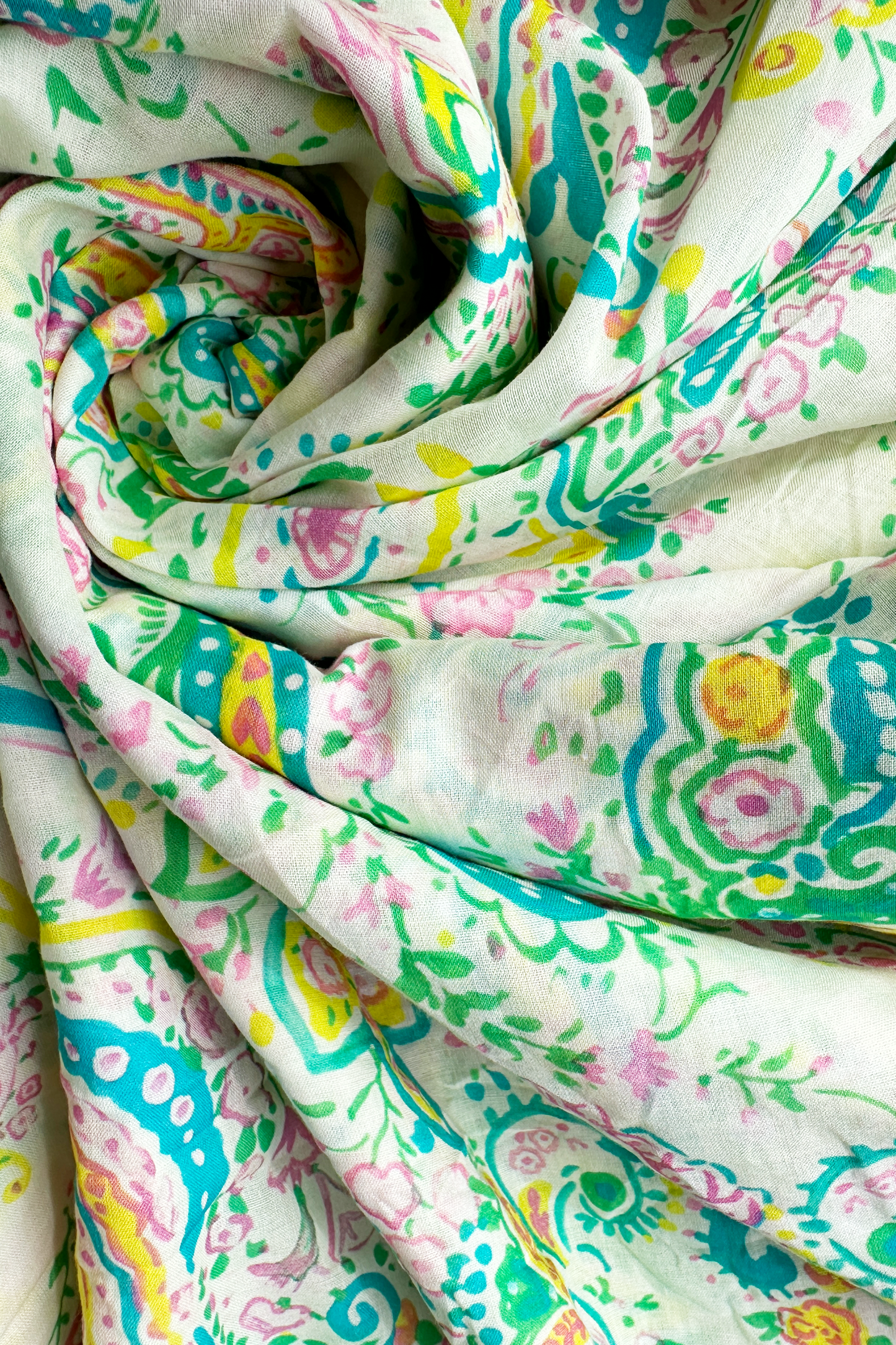 Paisley Paradise White in cotton mull- the whole piece of 1.5 m