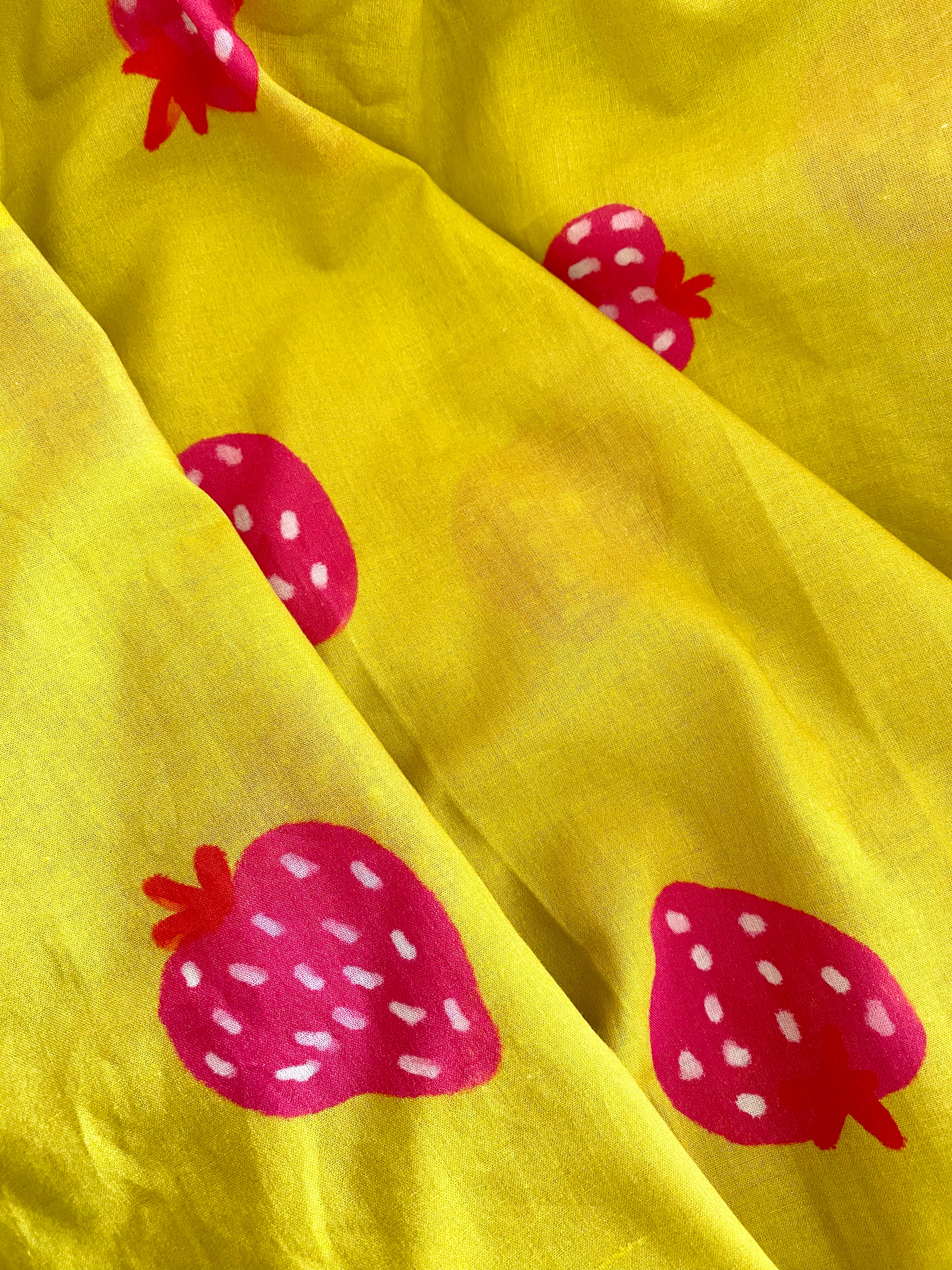 Strawberry Love Yellow Small Scale In Cotton Cambric 3 meters