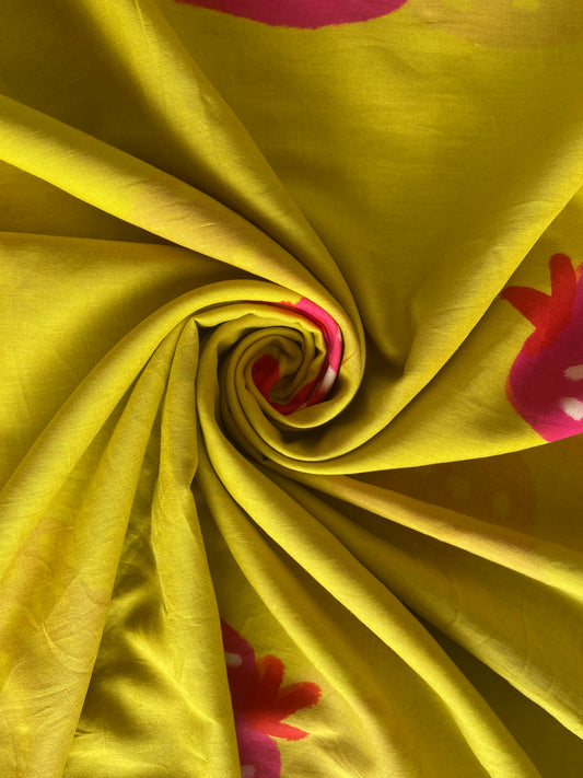 Strawberry Love Yellow Large Scale in cotton mull(2.5 meters) - 1425 for the entire piece